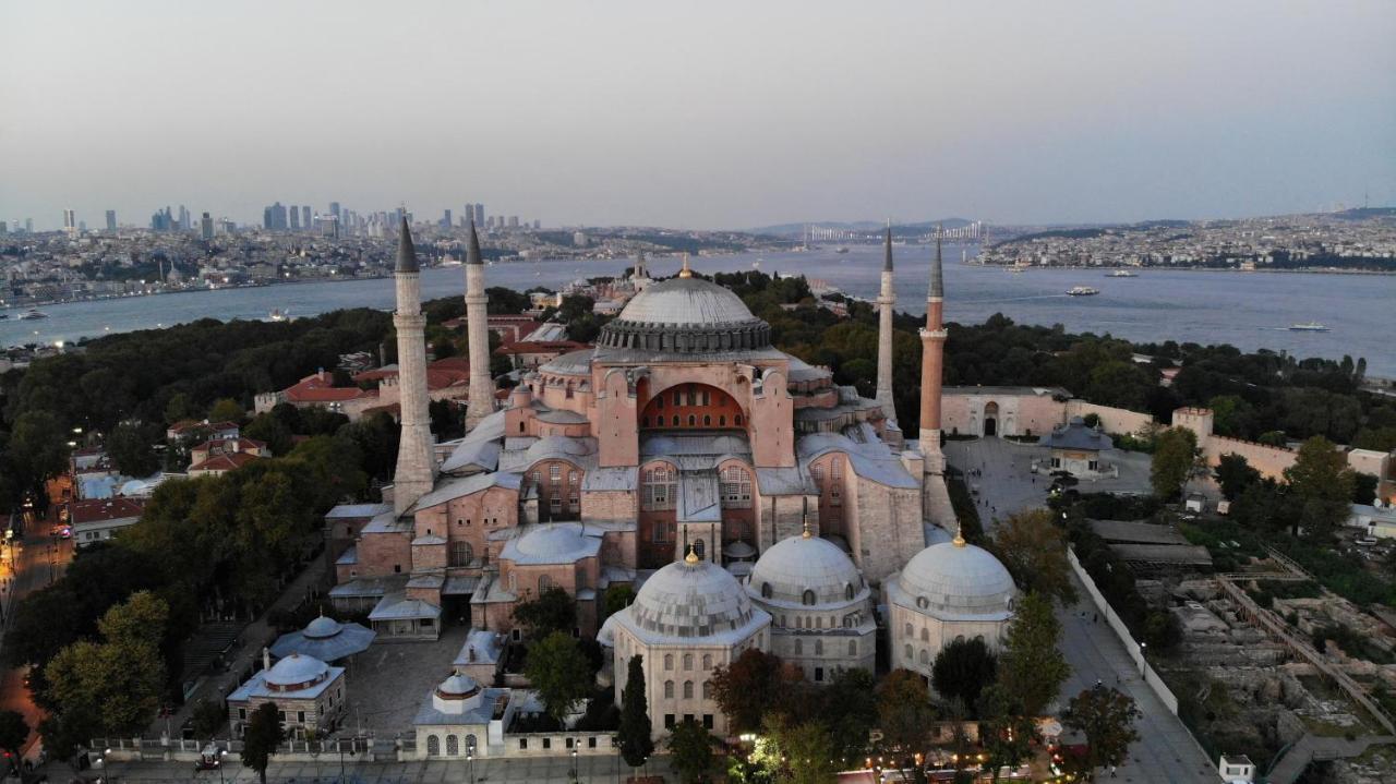 Star Holiday Hotel Istanbul Exterior photo